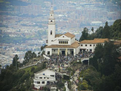 Santuario donde nace la leyenda de monserrate visto desde Guadalupe
